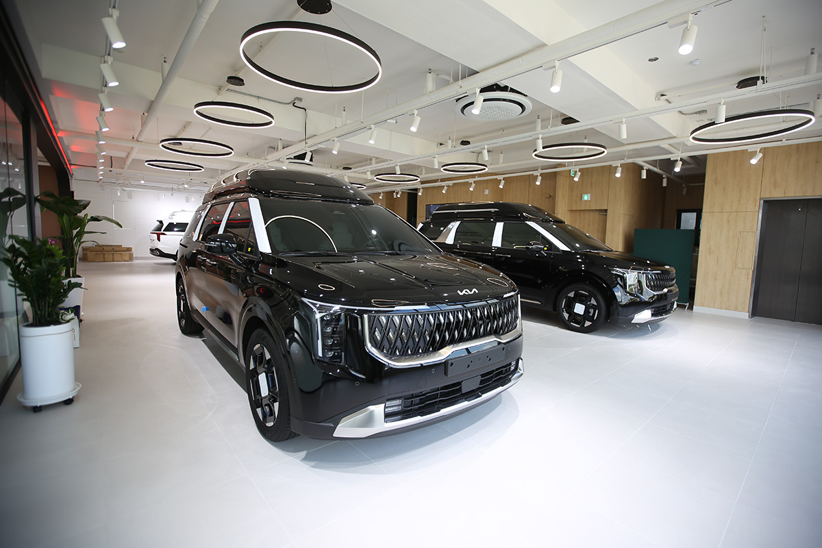 LM, 카니발 하이리무진 3월 프로모션 운영… 의전 차량 완성도 높이는 업그레이드 혜택