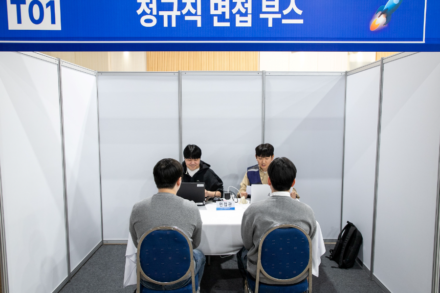 쿠팡풀필먼트서비스, 2026년 첫 대규모 채용박람회 수원서 개최…430여 명 몰려