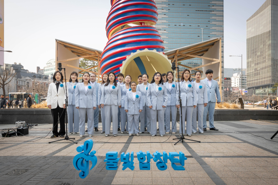 코웨이 물빛합창단, 봄맞이 청계천 버스킹 공연 진행