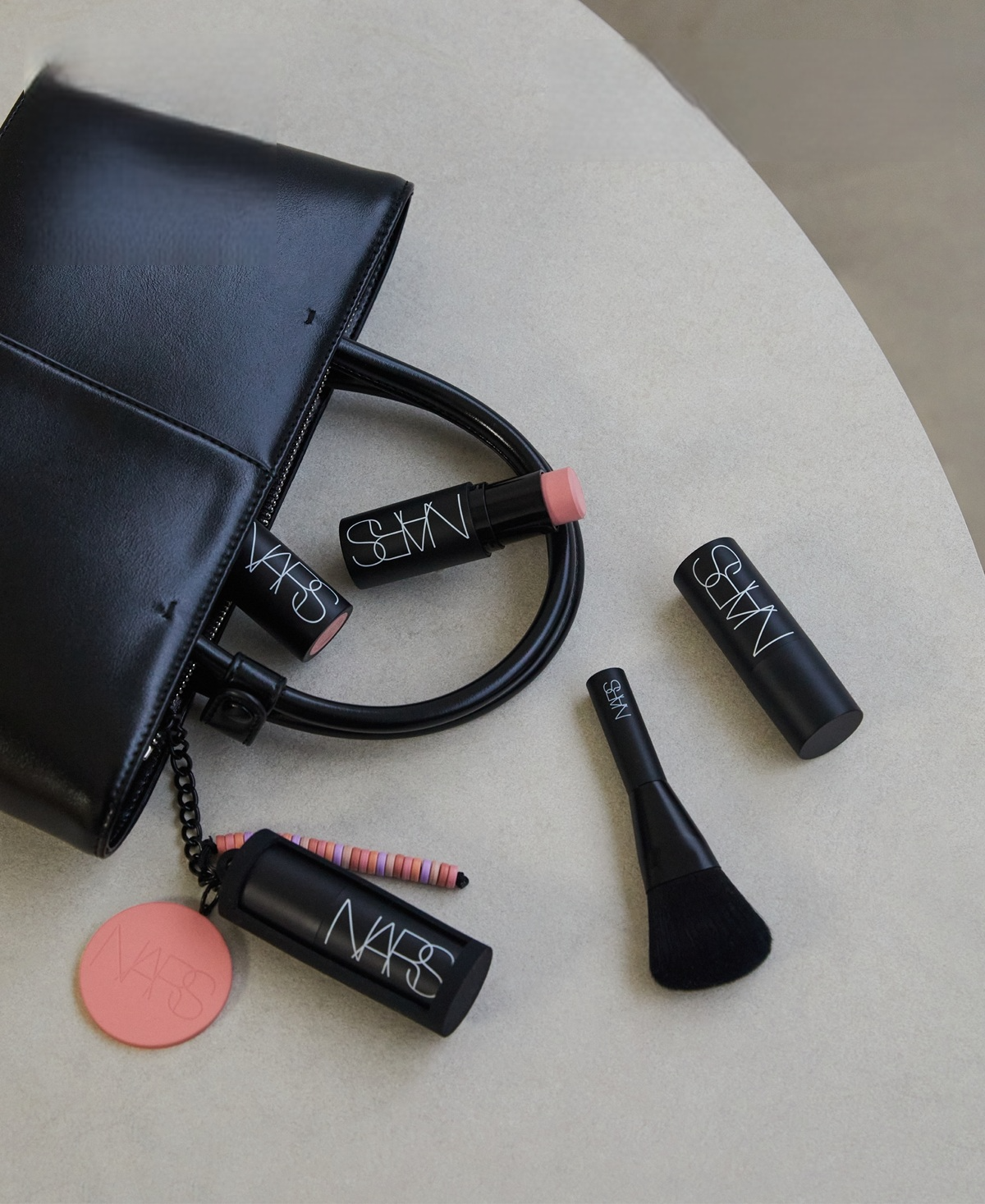 나스 ‘더 멀티플’, 2026 마리끌레르 PEB 1위 수상… 멀티 유즈 스틱의 정점