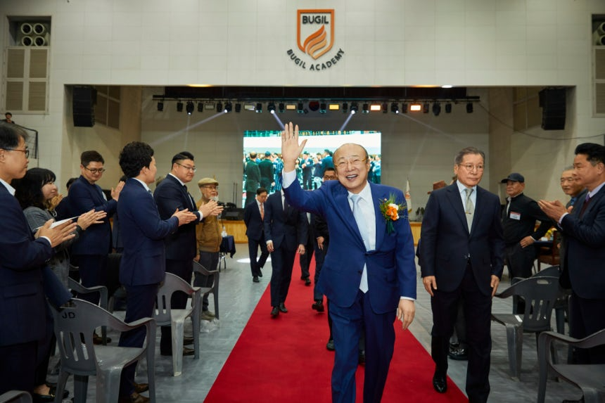 김승연 한화그룹 회장이 지난 4일 충남 천안 '북일고 개교 50주년 기념행사'에 참석했다. /사진=한화