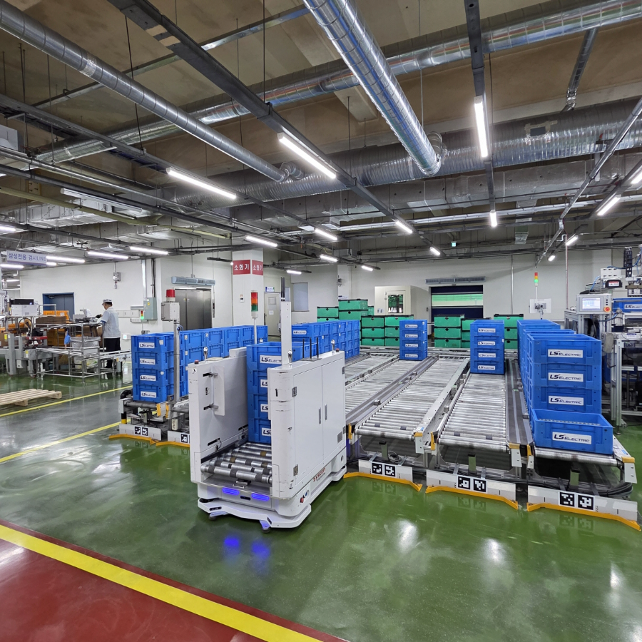 LS일렉트릭 청주 스마트공장 내 무인운반차