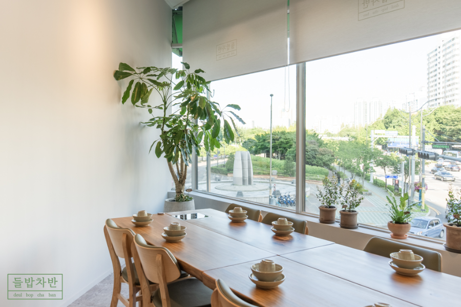 들밥차반, 한정식 룸식당으로 모임 수요 공략