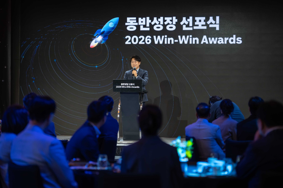 전경수 CPLB 대표가 CPLB 2026 윈윈 어워즈에서 환영 인사를 하고 있다