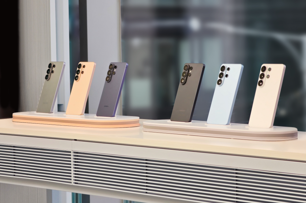 '삼성 강남'에 진열된 갤럭시 S26 시리즈