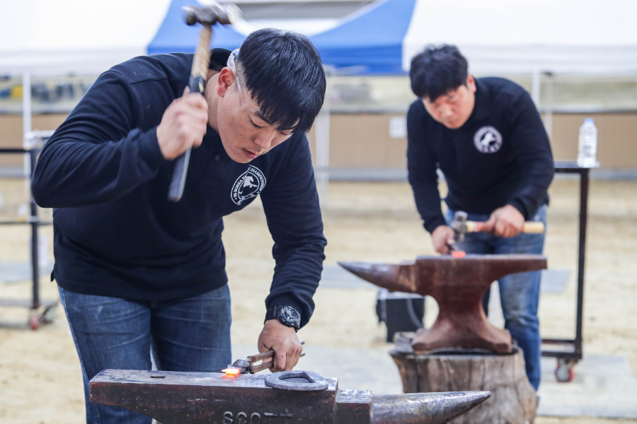 말산업국가자격시험_장제사가 장제하는 모습
