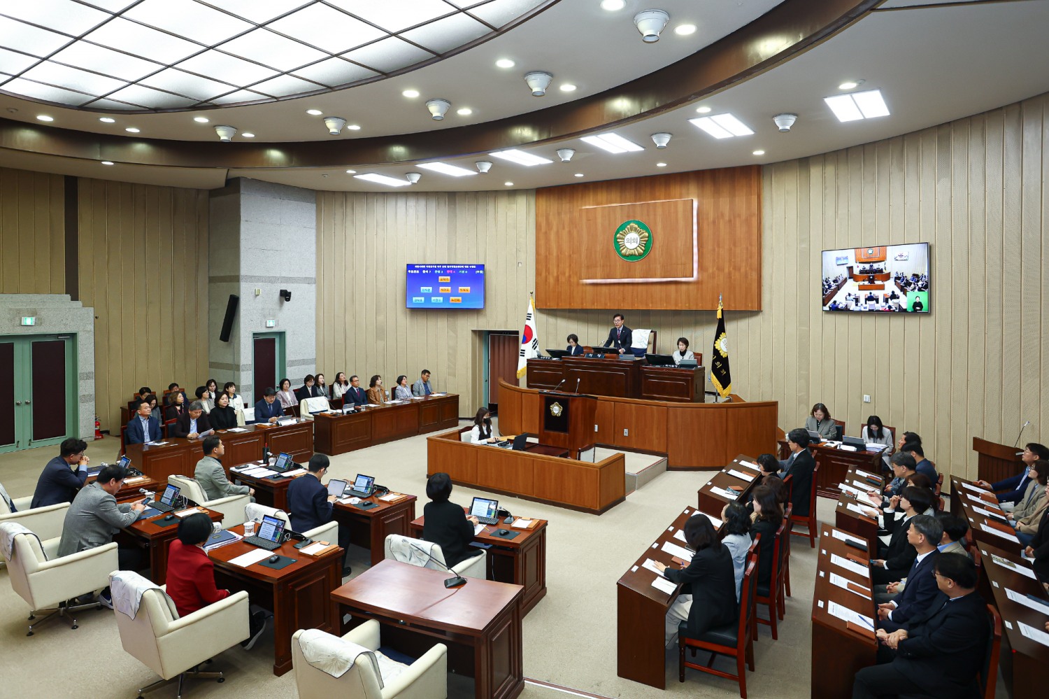 제303회 임시회 제2차 본회의 폐회