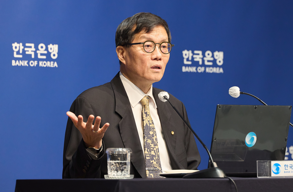 사진: 4월 10일 금통위 기자회견 당시의 이창용 총재, 출처 : 한은