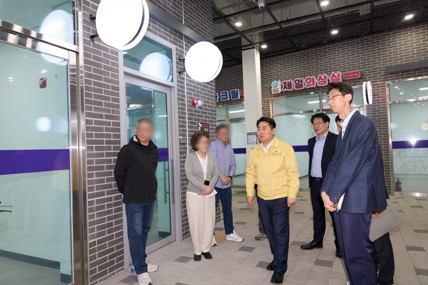 온양온천시장 복합지원센터 1층 상가 현장 방문 / 아산시 제공
