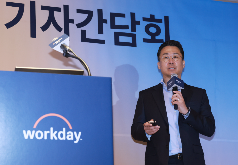 발표하고있는 워크데이코리아 허정열 지사장