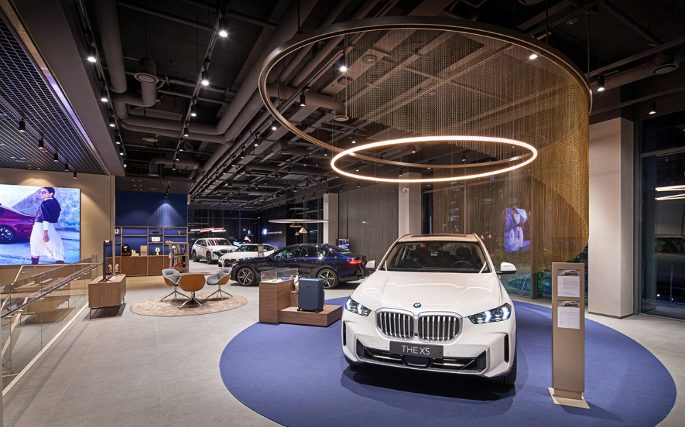 BMW 경험을 제공하는 삼천리 모터스 동탄 전시장 내경