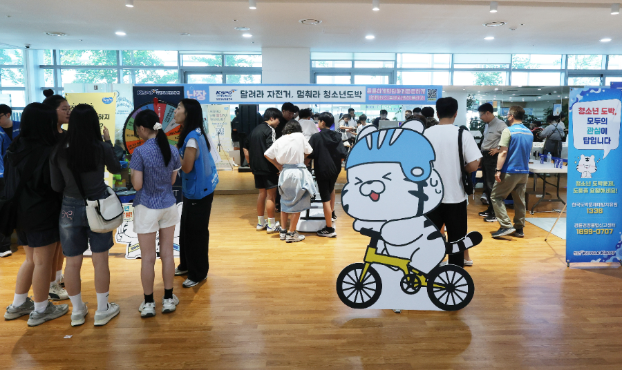 지난 23일, 경륜경정총괄본부는 광명시 청소년의 달 기념행사 ‘오월의 난장’을 찾아 건전 홍보 캠페인을 벌였다.