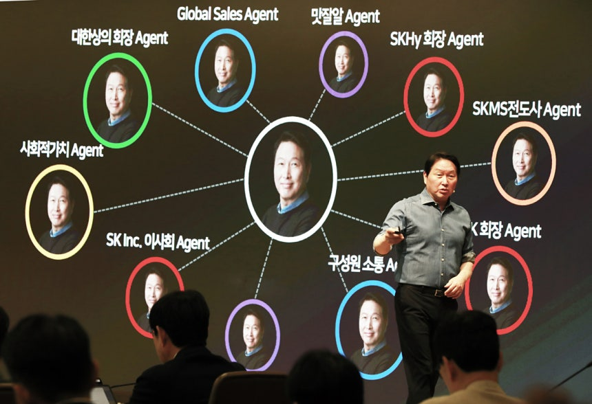 최태원 SK그룹 회장이 13일 경기 이천시 SKMS 연구소에서 열린 ‘2026 New 이천포럼’에서 마무리 발언을 하고 있다. 사진 제공=SK그룹