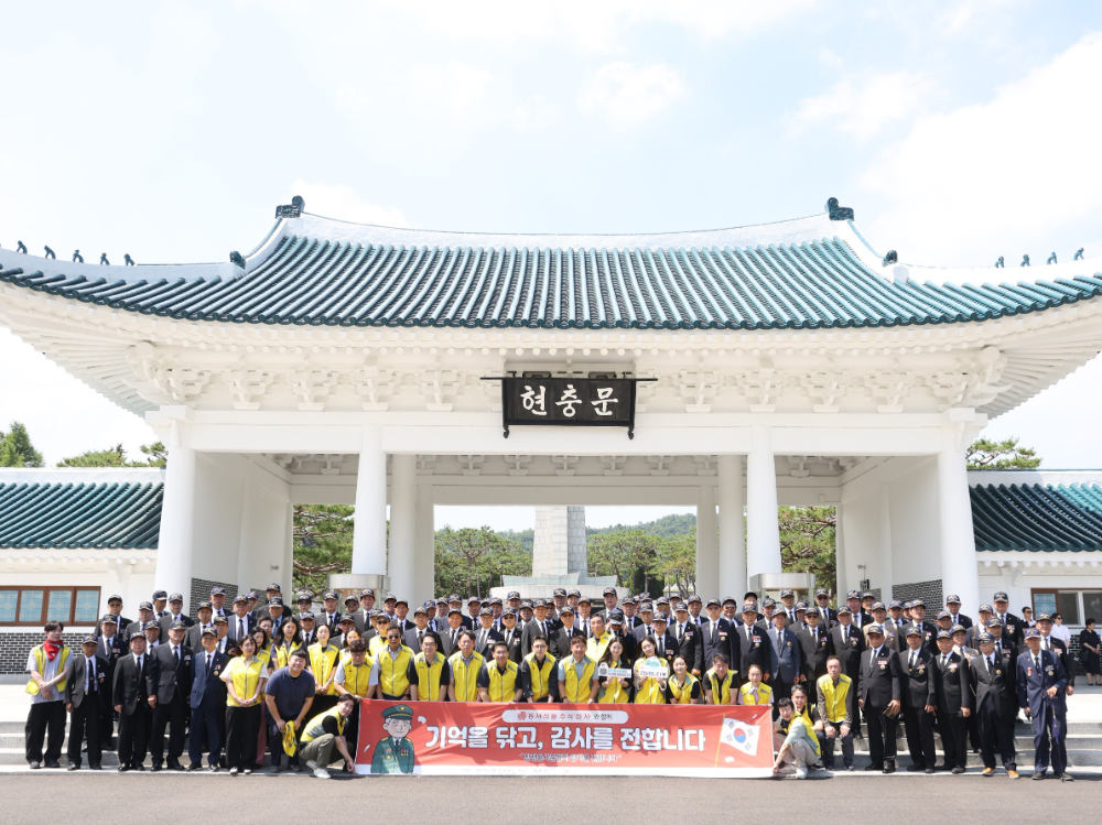 동서식품, 호국보훈의 달 맞아 국립현충원 봉사활동 진행