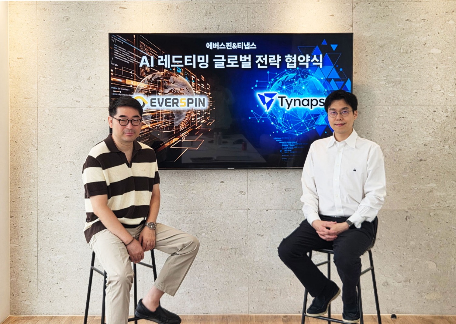 에버스핀 하영빈 대표(좌)와 티냅스 강민승 대표
