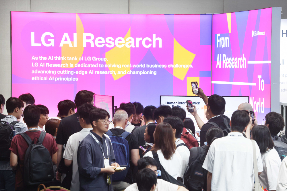 LG AI연구원이 서울 코엑스에서 진행 중인 ICML 2026에 참가해 연구 성과와 엑사원의 산업 현장 혁신 사례를 공개했다