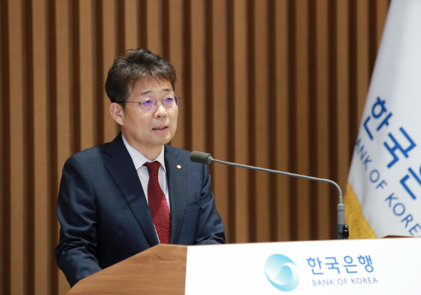 (상보) 유상대 한은 부총재 "금리인상 기조 지속할 필요…시기·속도는 데이터 보고 결정"