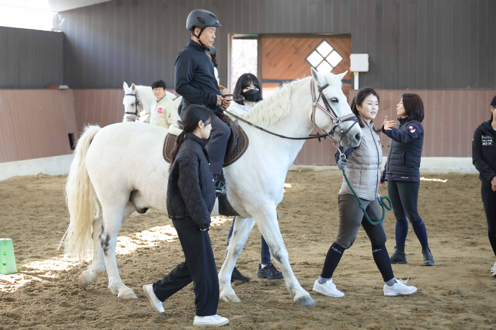 “말과의 교감으로 심신을 치유하다” 한국마사회, 하반기 힐링승마 참여자 모집