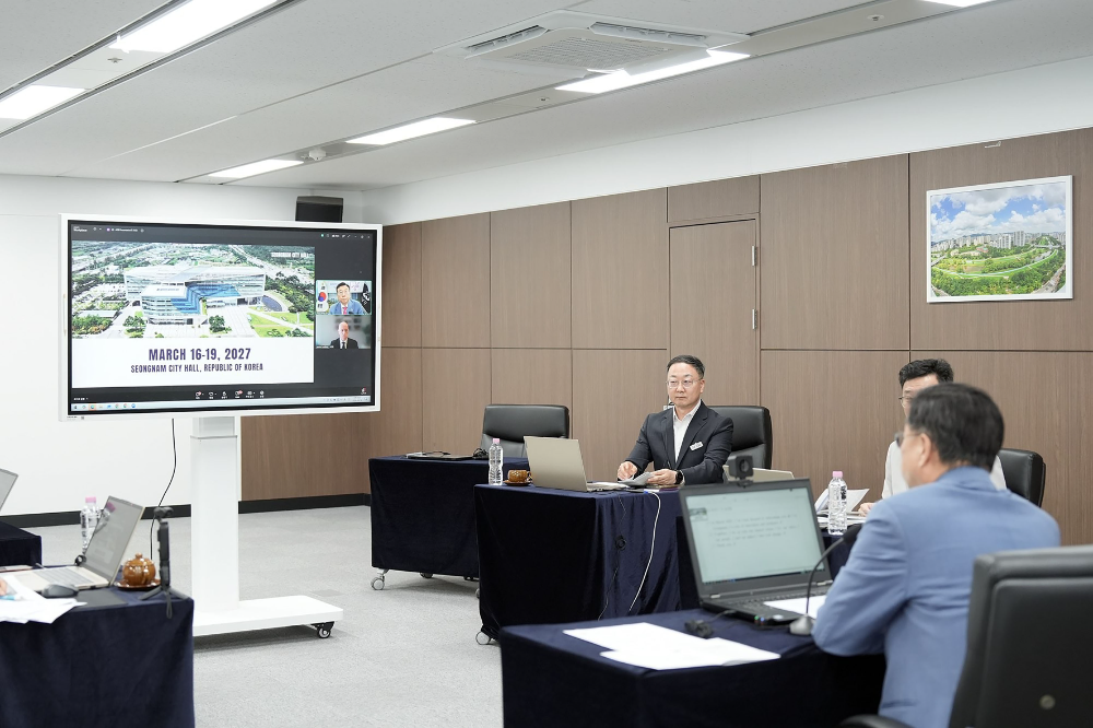 온라인 웨비나에 참석해 성남시의 지속가능교통 정책 사례 발표