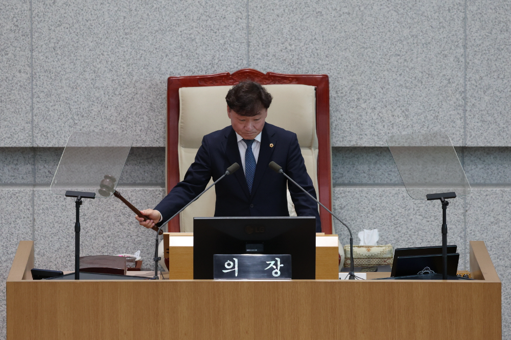남종섭 경기도의회 의장, 추경 심의 위해 본회의 정회