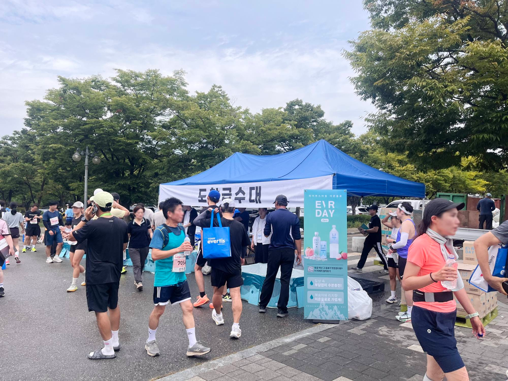 일화, 가을 마라톤 3개 대회에 음료·생수 3만 6천여 개 지원…“건강한 러닝 응원”