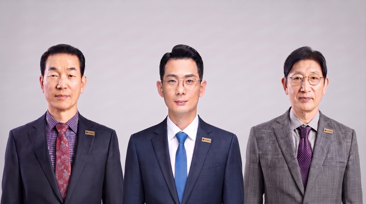 변부섭 호반건설 건설안전부문 대표이사 사장, 김준석 대한전선 대표이사 사장 겸 호반그룹 전략부문장, 정성기 호반산업 대표이사 사장.