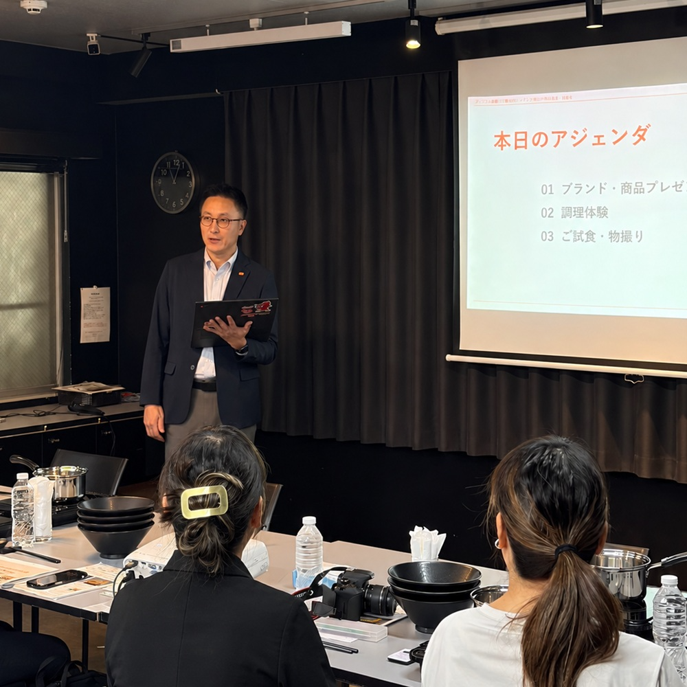 홍범준 삼양재팬 법인장이 ‘삼양1963’ 제품 발표 및 시식 행사에서 발표하고 있다