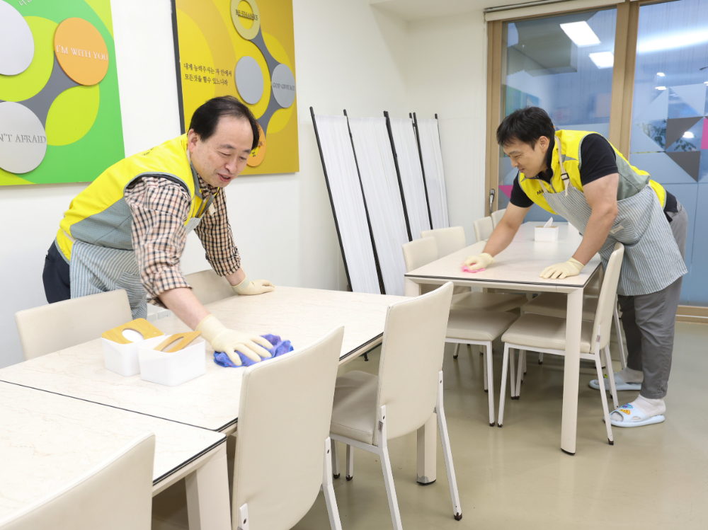 직원들이 손으로 채운 육아 키트, 동서식품 한부모 가정을 향하다