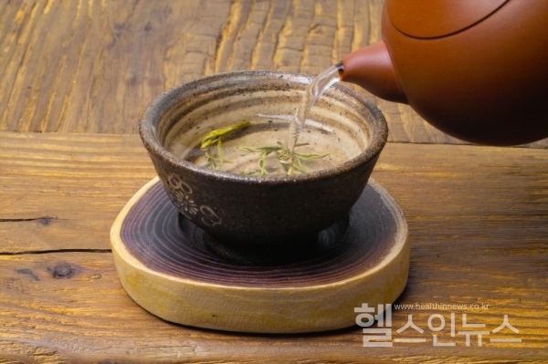 차 마시는 것, 뇌의 건강 증진시켜 - 하이뉴스