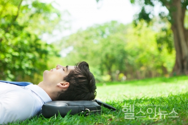 적당한 낮잠, 건강한 심장 만들어줘 - 하이뉴스