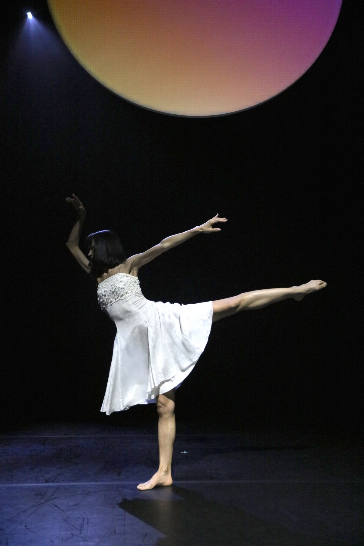 현대무용가 최윤영 씨가 오는 19일 저녁7시30분 서강대 메리홀 대극장에서 '관계의세계Ⅱ'라는 작품으로 관객들을 만난다.