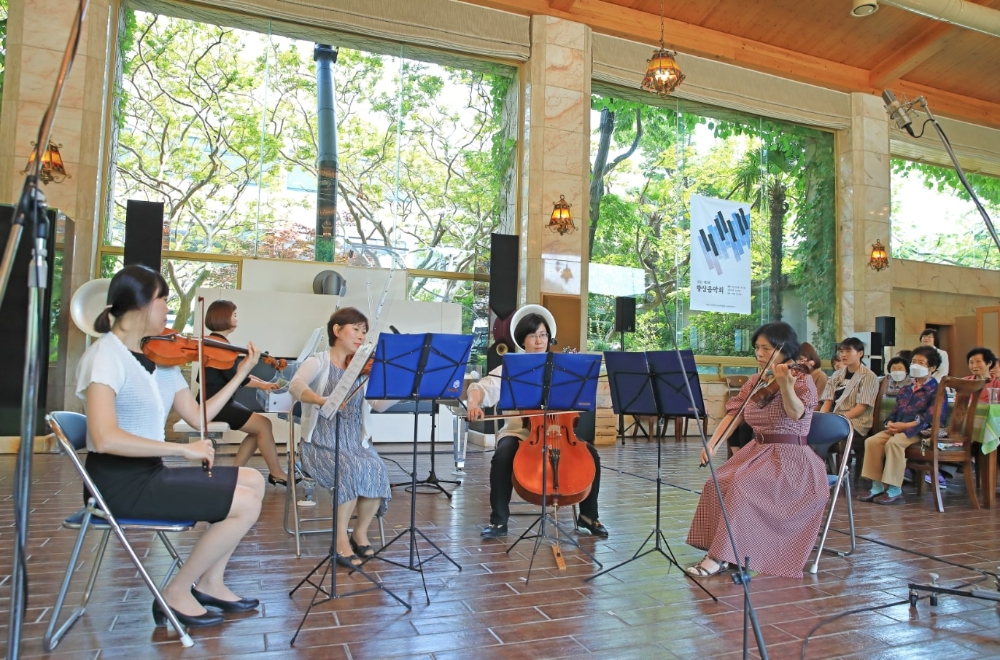 천부교 신앙촌은 지난 27일 신앙촌 레스토랑에서 2021년도 ‘제2회 향상음악회’를 개최했다.