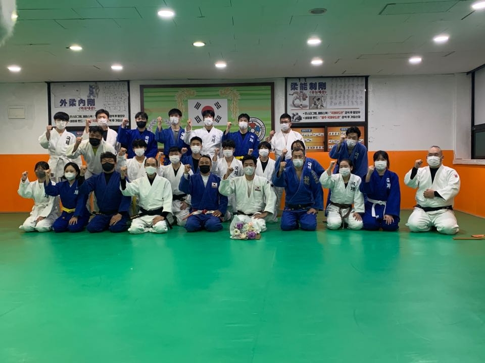 광주 유도의 중심 광주 국제유도관 회원들 / 사진=광주 국제유도관