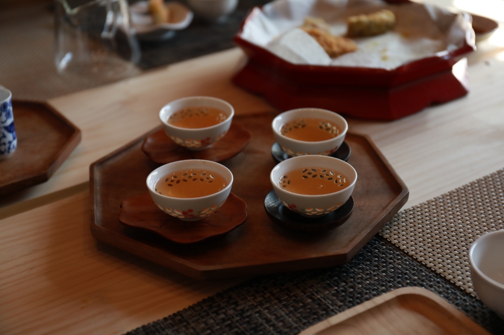 〈오래 보아야 예쁘다〉는 인천서구문화재단이 진행하는 무지개다리사업 중 하나로 다도와 술빚기를 경험할 수 있는 문화프로그램이다. / 제공=인천서구문화재단