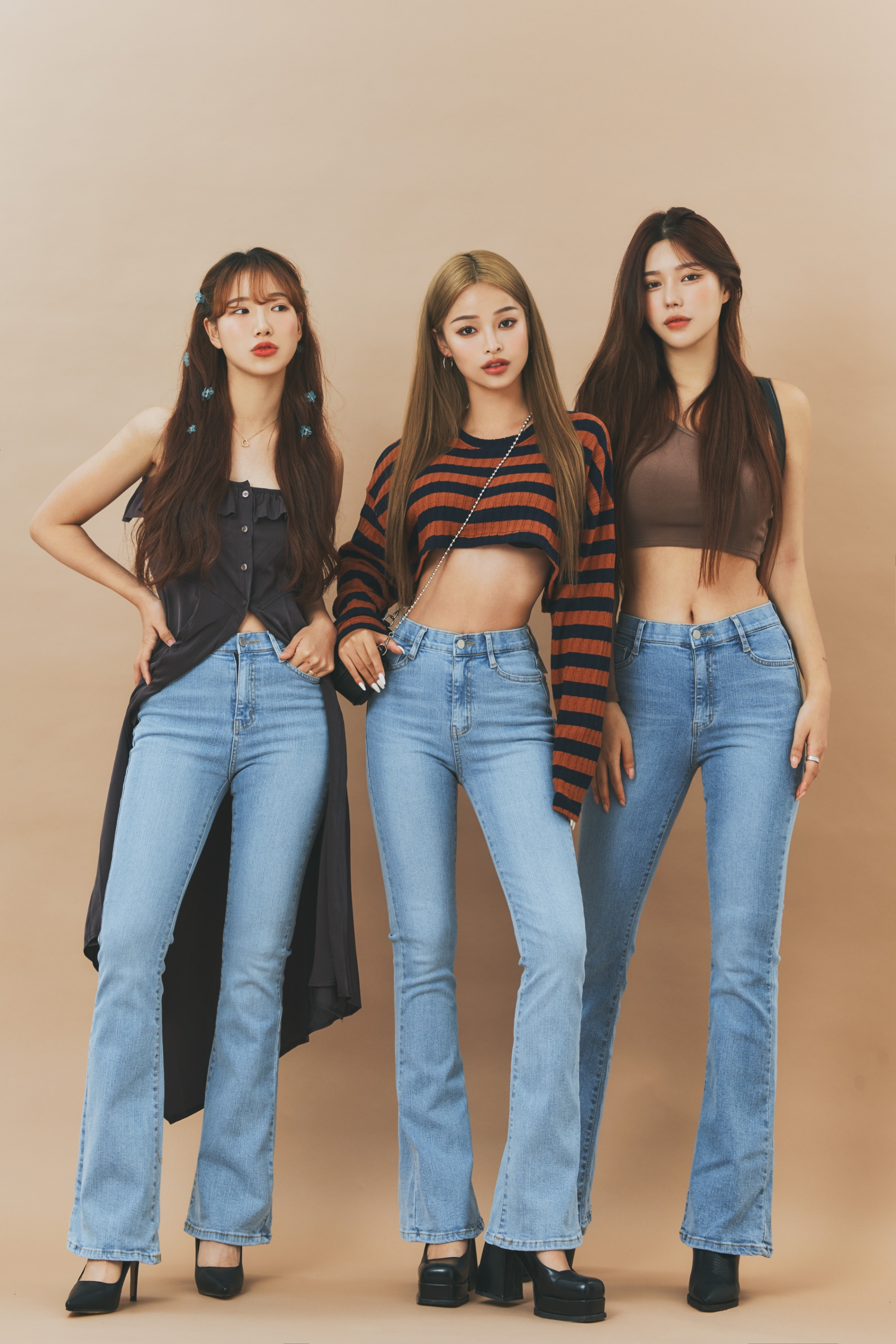 룩앳민, -3kg 시리즈 ‘무보정 라인 세미 부츠컷 연청 진’ 출시