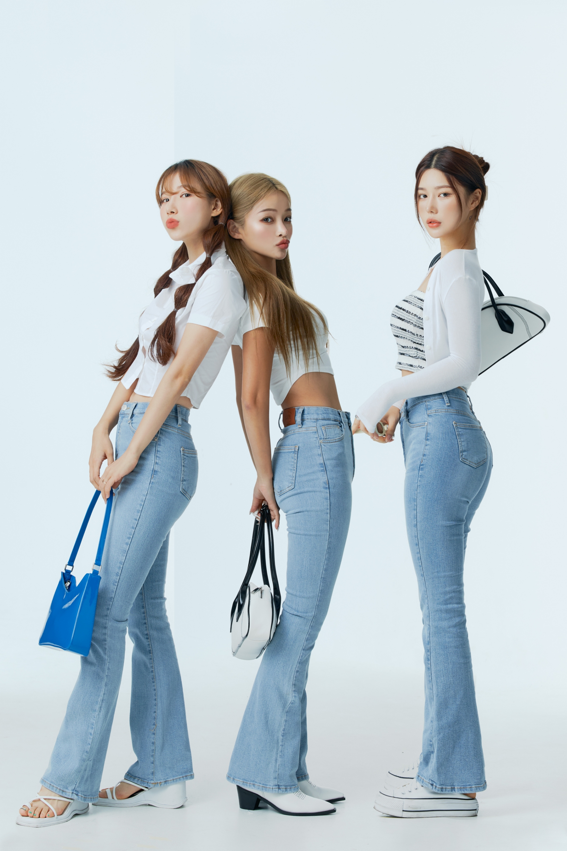 룩앳민, -3kg 시리즈 ‘무보정 라인 세미 부츠컷 연청 진’ 출시