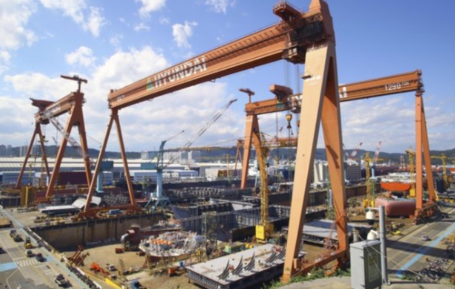 선박건조중인 조선소(현대중공업)