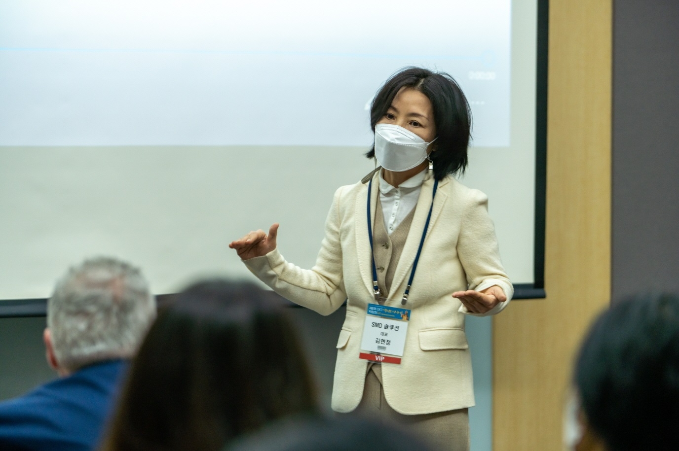 ㈜에스엠디솔루션 김현정 대표가 ‘2022 제론테크놀로지 세계대회’에서 코모랄을 소개하고 있다.