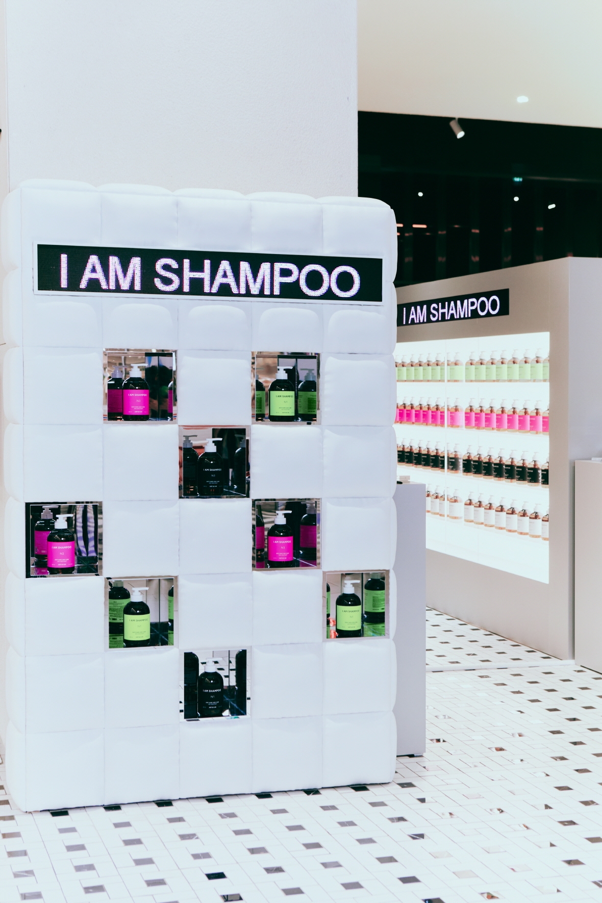 저스트 에즈 아이엠, ‘스페셜 리미티드 네온 에디션’ 팝업 스토어 진행