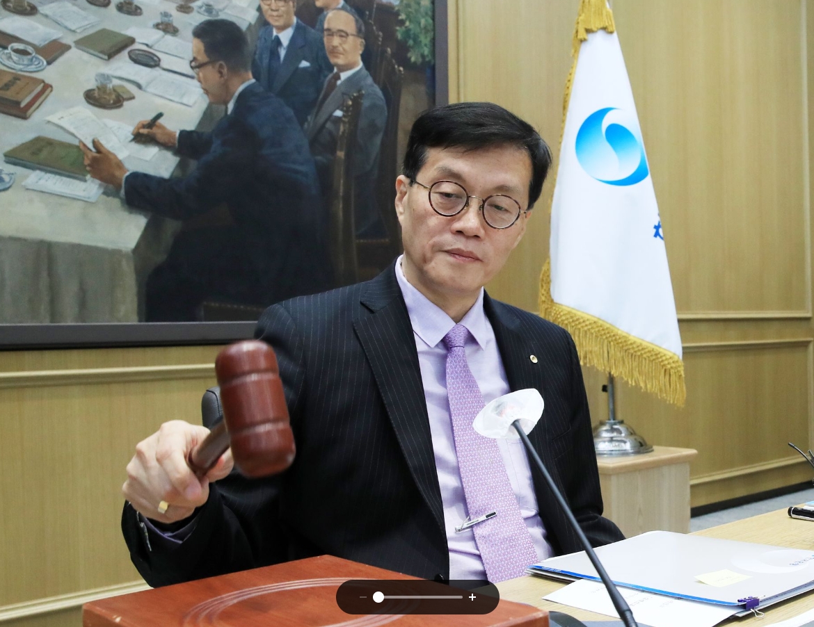 사진: 25일 금통위 주재하는 이창용 한은 총재