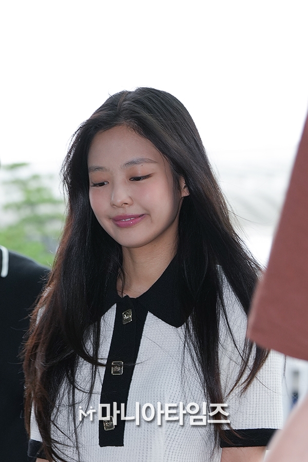 블랙핑크 제니, 방긋