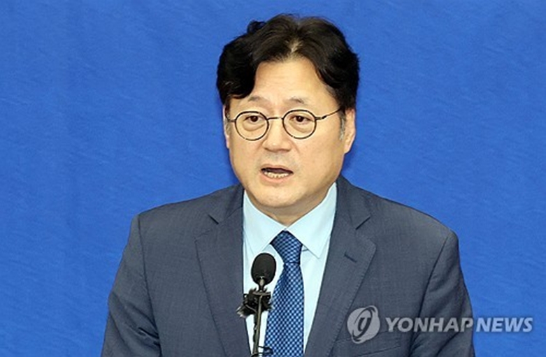 당선인사 하는 홍익표 원내대표(사진=연합)
