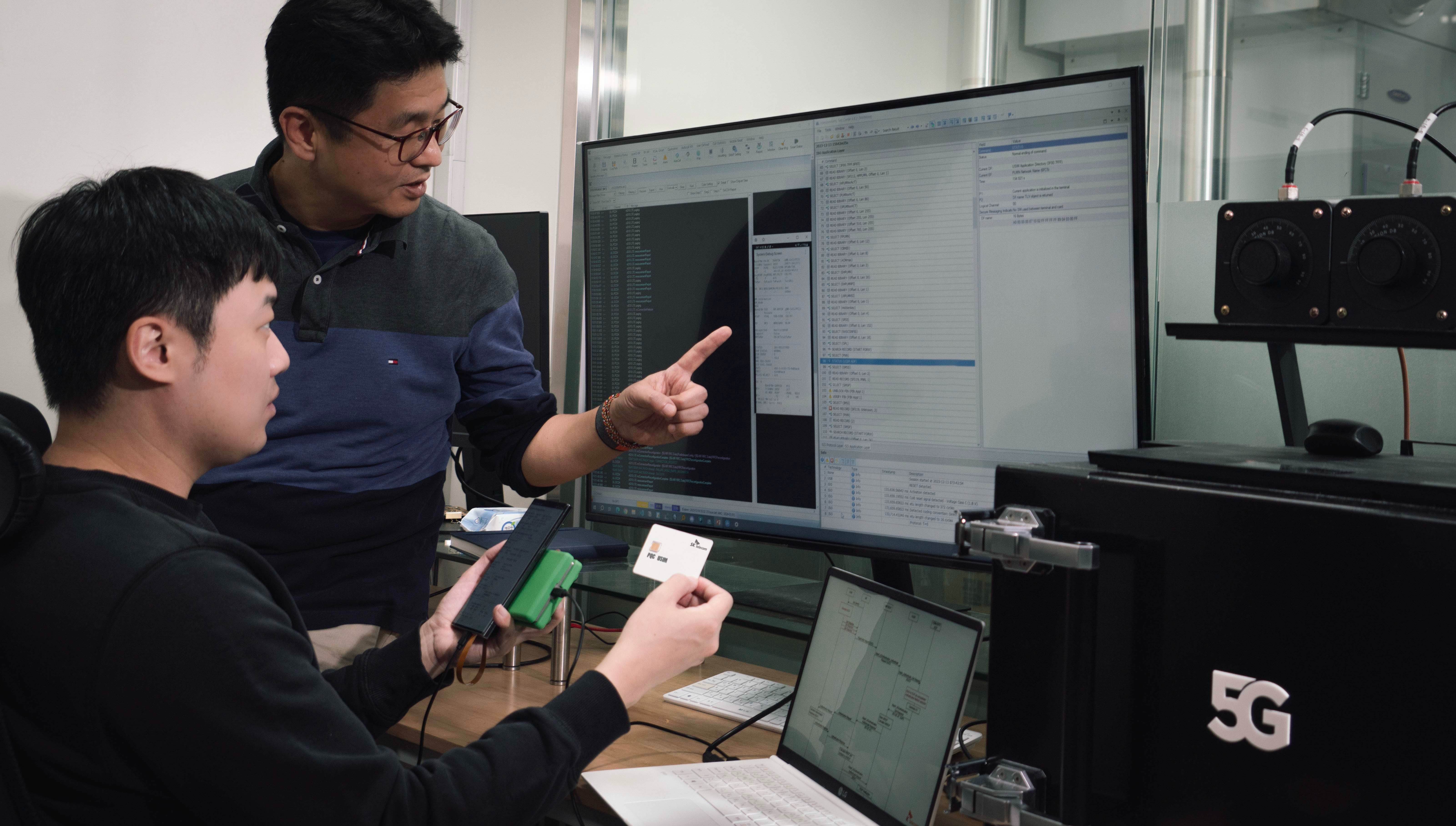 SK텔레콤은 글로벌 보안 기업 탈레스와 협업해 양자내성암호(PQC)를 활용한 SIM-통신망 인증 기술을 개발, 5G 시험망 연동에 성공했다고 19일 밝혔다.(SKT 제공)