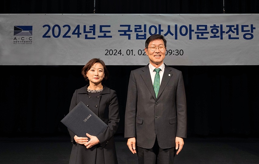 사진=(왼쪽부터) 엔아이에이 민은주 대표, 이강현 ACC 전당장 (제공=엔아이에이)