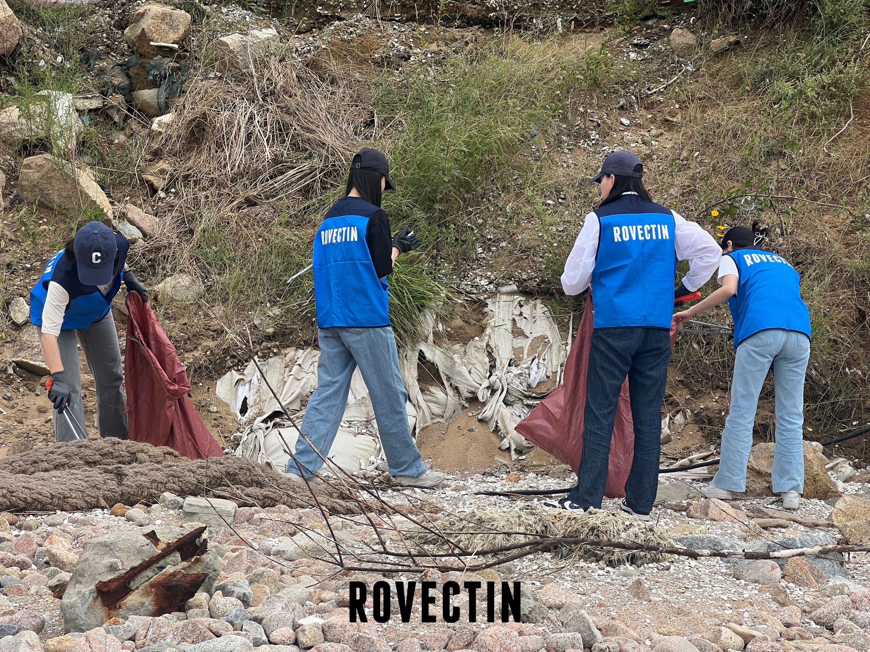 클린뷰티 로벡틴, 을왕리 해변서 해양 쓰레기 450kg 수거