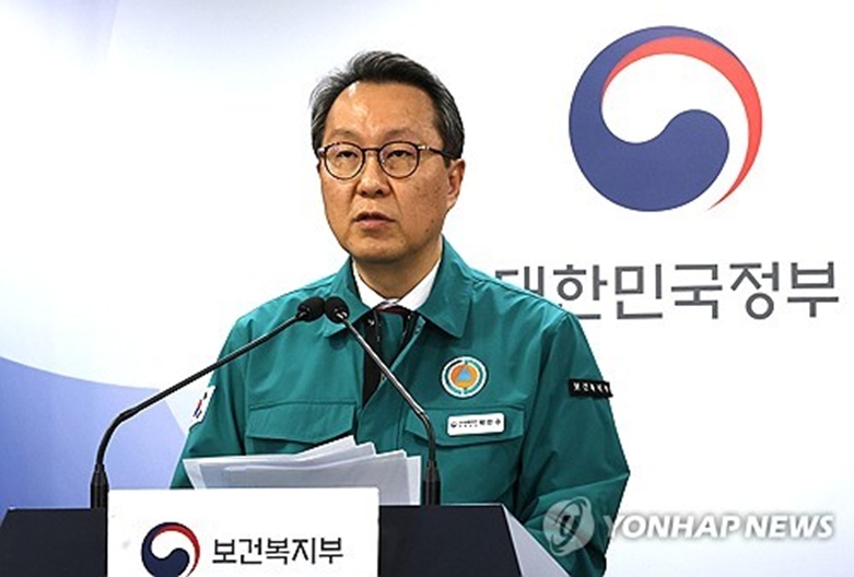 브리핑하는 박민수 차관(사진=연합)