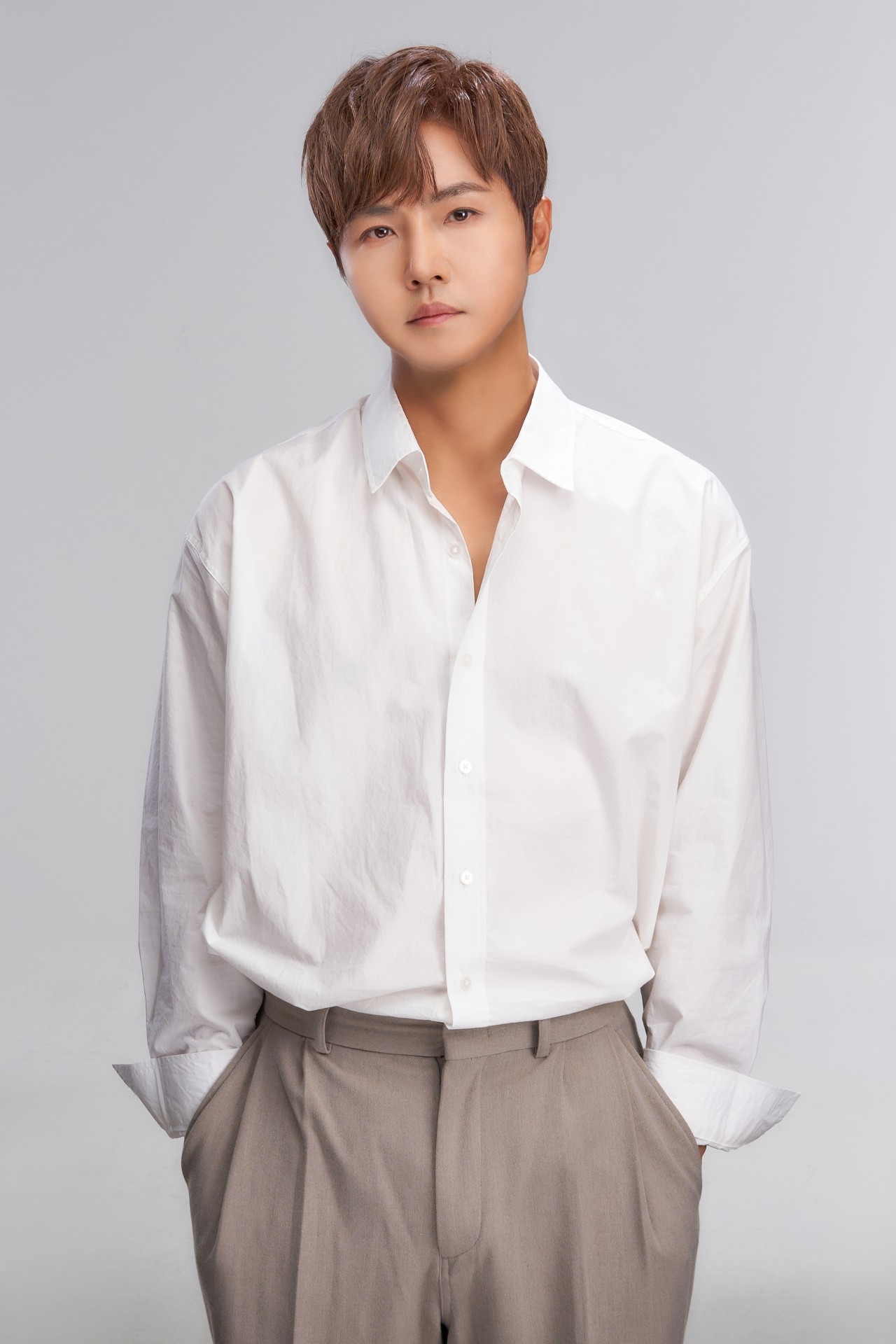 정동하, 3색 매력 새 프로필 공개…‘캐주얼–온화–시크’ 훈훈 비주얼