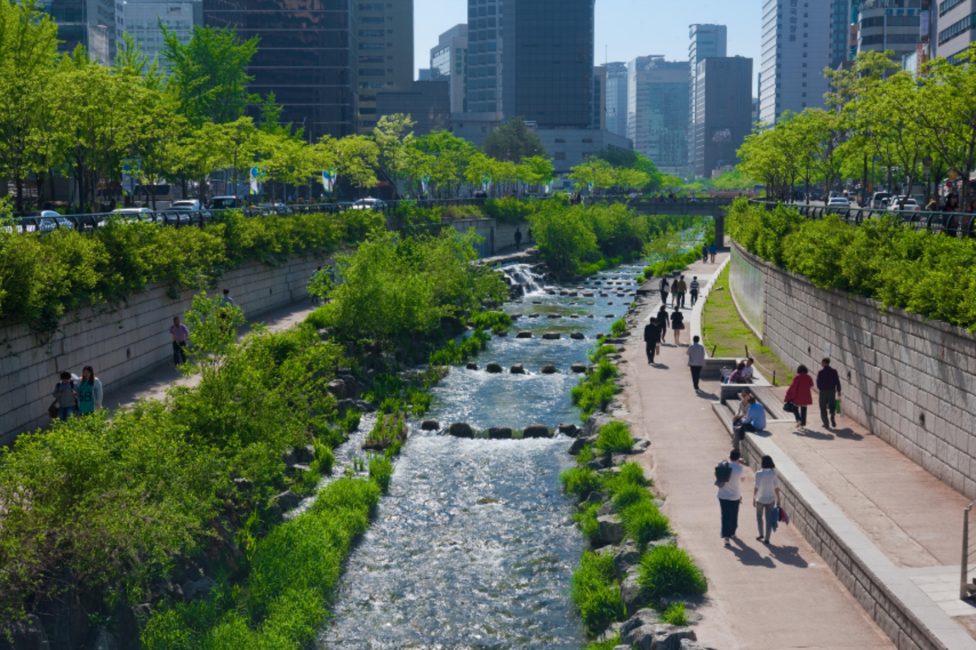 복원된 청계천 모습 / 이미지 출처 : 서울시설공단(최우영)