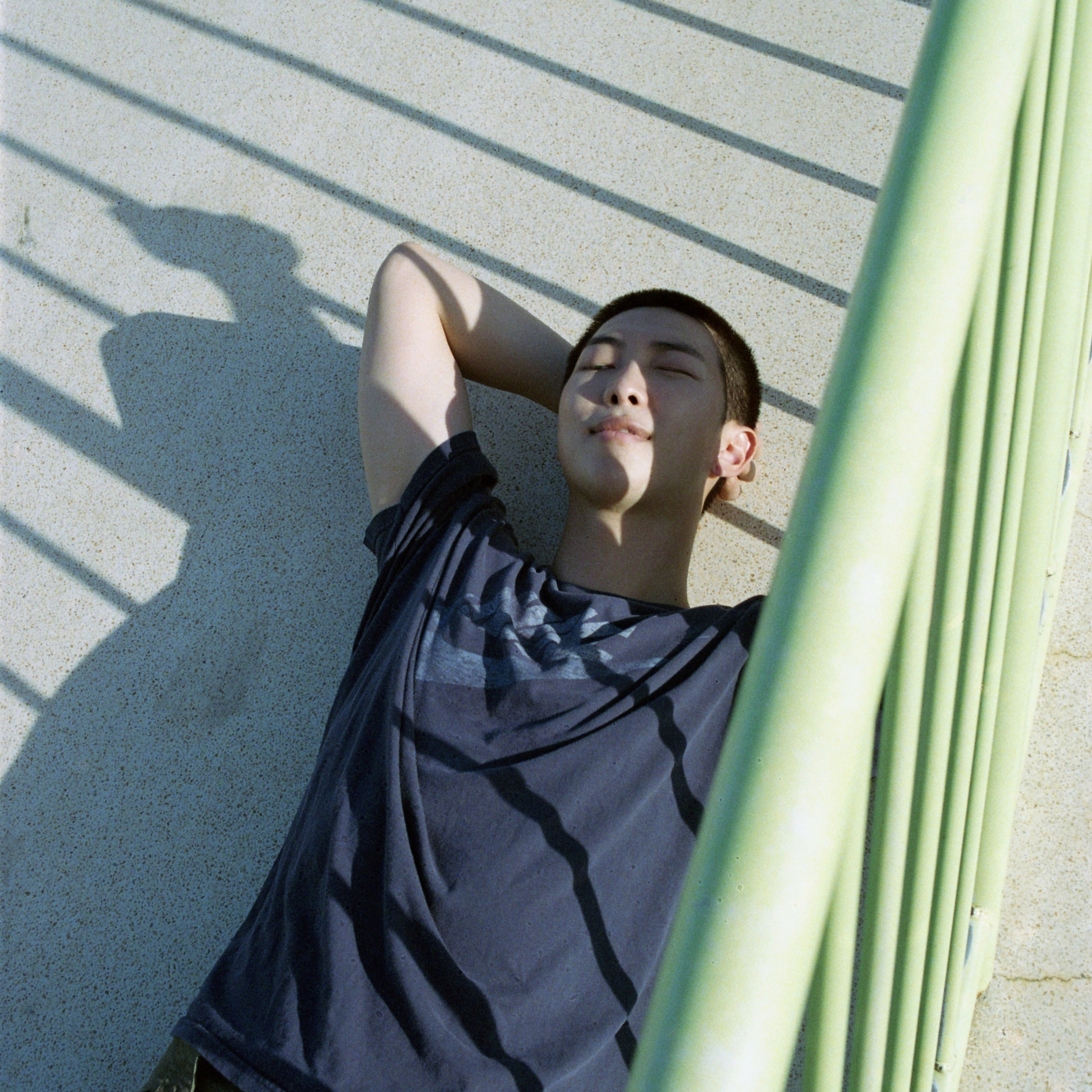 BTS RM 신보에 쏟아지는 외신 호평…英 NME “아름답고 흥미로운 예술적인 작품”