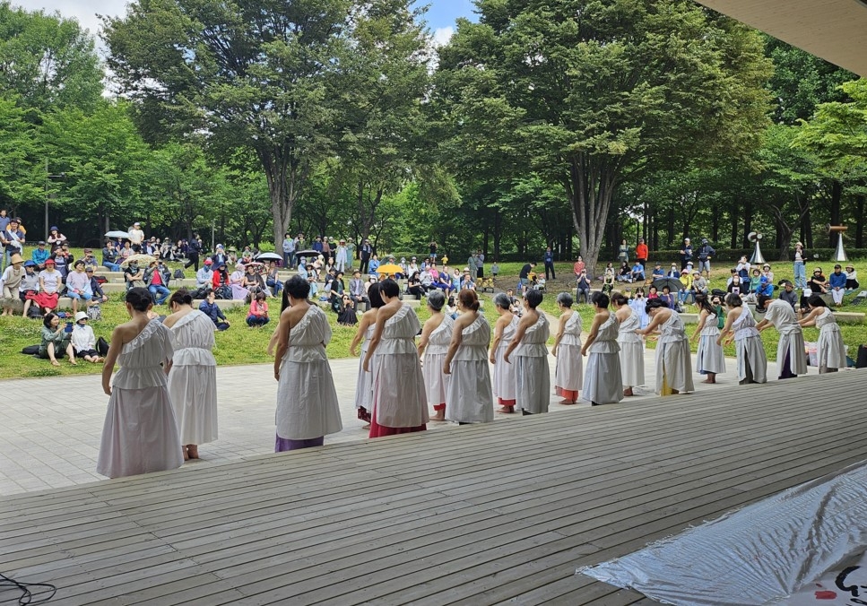 국제맨발걷기협회, 제1회 K-어싱 축제 성공적 개최. 서울숲에서 시민과 함께한 특별한 하루